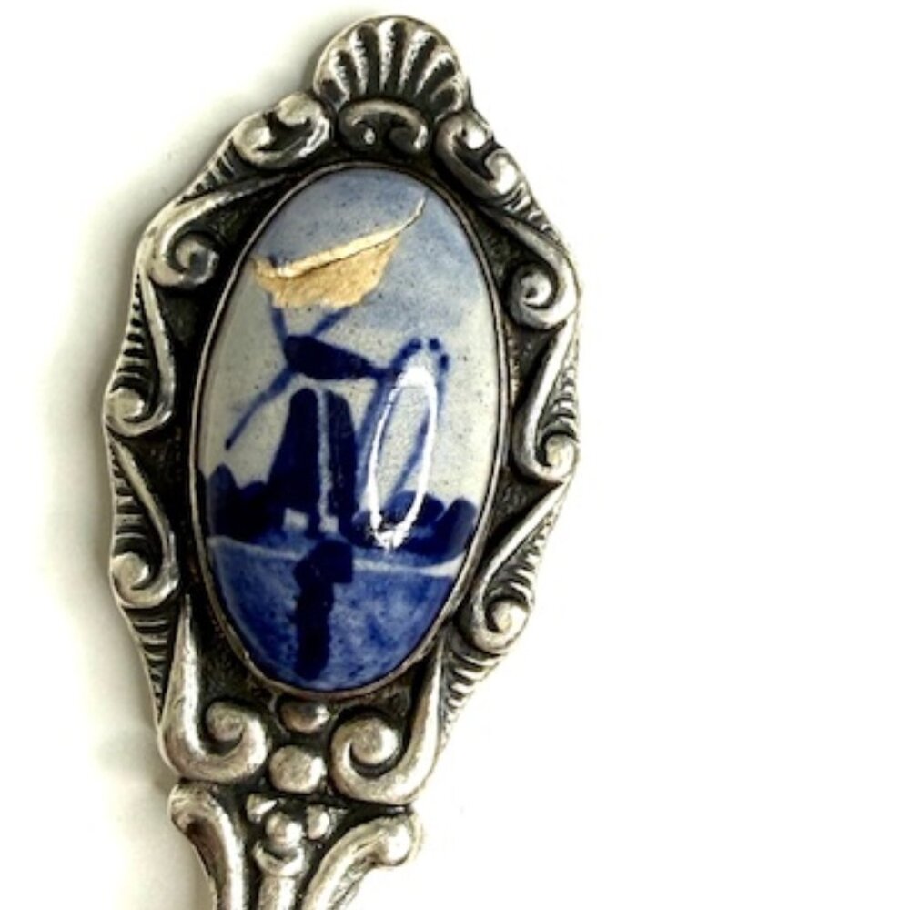 Vintage Collectible Holland Silverplate Spoon with Blue Delft Porcelain Inset - Picture 7 of 10